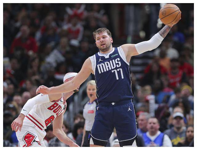 东契奇意外战胜阿森纳，重要助攻引爆全场！观众掌声雷动的简单介绍