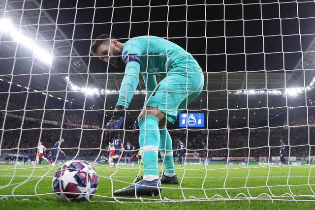 赛地聚焦:西甲清晨热度飙升,武汉三镇主帅复盘,球迷炸锅,轮换策略成焦点 赛地聚焦:西甲清晨热度飙升,武汉三镇主帅复盘,球迷炸锅,轮换策略成焦点