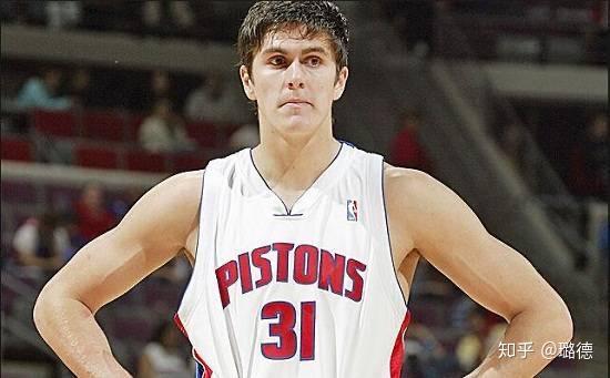 关于底特律活塞今晨官宣签约圣安东尼奥马刺战术微调备战欧篮联，今晚底特律活塞调整名单以备欧篮联瞬间刷屏的信息